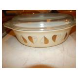 Pyrex 2 1/2 QT Covered Casserole - Golden Hearts