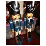 2 Nutcracker Soldiers