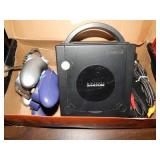 Game Cube, 2 Controllers & Hookups