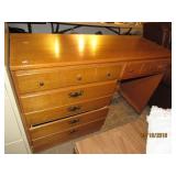 4 Drawer Kneehole Desk