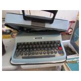 Olivetti Underwood Lettera 32 Typewriter