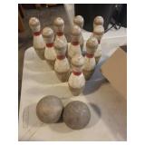 Wooden Bowling Game / 10 Pins / 2 Balls