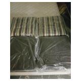 Patio Chair Cushions New. 2 Pair of Patio