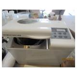 The Bread Machine Bread Maker
Digital, Welbilt,