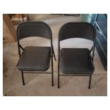 2 Metal Folding Chairs with Padded Seats