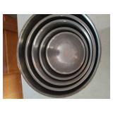 6 Stainless Steel Mixing Bowls Nesting