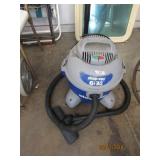 6 Gallon Shop Vac with Attachments - wet/dry