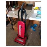Dirt Devil Deluxe Vacuum Cleaner . Works as it