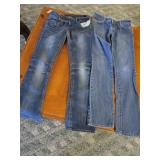 Womens Jeans Size 2 & 3 American Eagle / 1st Kiss