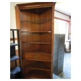 Thomasville Corner Unit, Lighted. Glass Shelf on