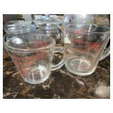 2 Measuring Cups Fire King / Pyrex
