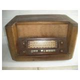 Vintage Philco Tube Radio 20x12x12 inches