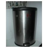 S/S Kitchen Garbage Can w/Removable Plastic Insert
