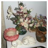 Cats, Vases & Flower Arrangements