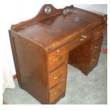 Waterfall Locking Desk w/Lincoln Electric Clock