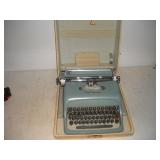 Vintage Olivetti Underwood Typewriter w/Case