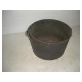 Cast Iron Dutch Oven w/Legs  9 inches tall