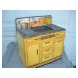 Vintage Wolverine Sunny Suzy Metal Toy Kitchen