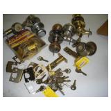 DEAD BOLT ENTRY LOCKS & DOOR LOCKS W/KEYS