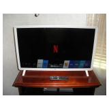 LG 32 inch FLAT SCREEN TV w/ REMOTE