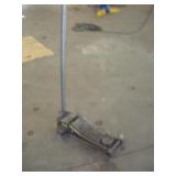 LOW CLEARANCE HYDRAULIC FLOOR JACK