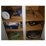 HOUSEHOLD & KITCHEN ITEMS - CONTENTS OF LOWER