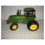 ERTL DIE CAST JOHN DEERE TRACTOR