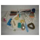 ASSORTED BRUSHES