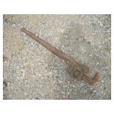 32 IN PIPE WRENCH
