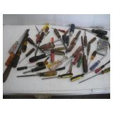 ASSORTED SCREWDRIVERS
