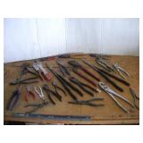 ASSORTED PLIERS CUTTERS AND VISE GRIPS