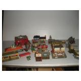 HO TRAIN BUILDINGS AND ACCESSORYS
