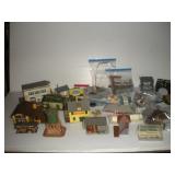 HO TRAIN BUILDINGS AND ACCESSORYS