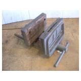 CRAFTSMAN BENCH VISE 7 IN JAW