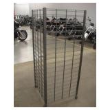 WIRE SLAT DISPLAY RACK ON WHEELS 26X26X63