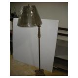 ADJUSTABLE FLOOR LAMP