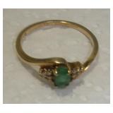 10 KARAT PLUMB GOLD RING W/ EMERALD STONE (SIZE 6)