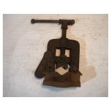WYOST PIPE VISE 2IN CAP