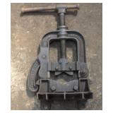 ARMSTRONG PIPE VISE    4IN CAPACITY