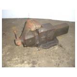 HOLLANDS 14 BENCH VISE W/ 4 IN JAW 17IN LONG