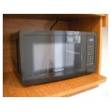 FRIGIDAIRE 17IN  MICROWAVE