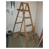 5 FT WOODEN FOLDING STEP LADDER