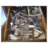 FLATWARE CONTENTS OF DRAWER