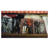 KITCHEN UTENCILS (CONTENTS OF DRAWER)