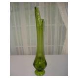VINTAGE L E SMITH GREEN SWUNG VASE  21 1/2 IN