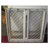 PLASTIC  ADJUSTABLE CHILD GATE