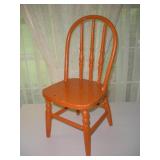 VINTAGE CHILDRENS CHAIR 26IN TALL