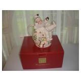 LENOX-THE HOLIDAY SANTA TEAPOT