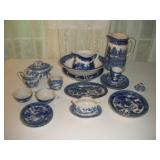 VINTAGE BLUE WILLOW PATTERN SERVERS AND