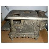 ROYAL CAST IRON CHILD'S TOY STOVE 7 INCH TALL